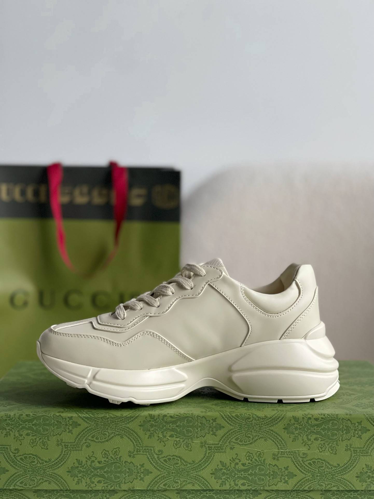 GU*IRetro Clunky Sneaker