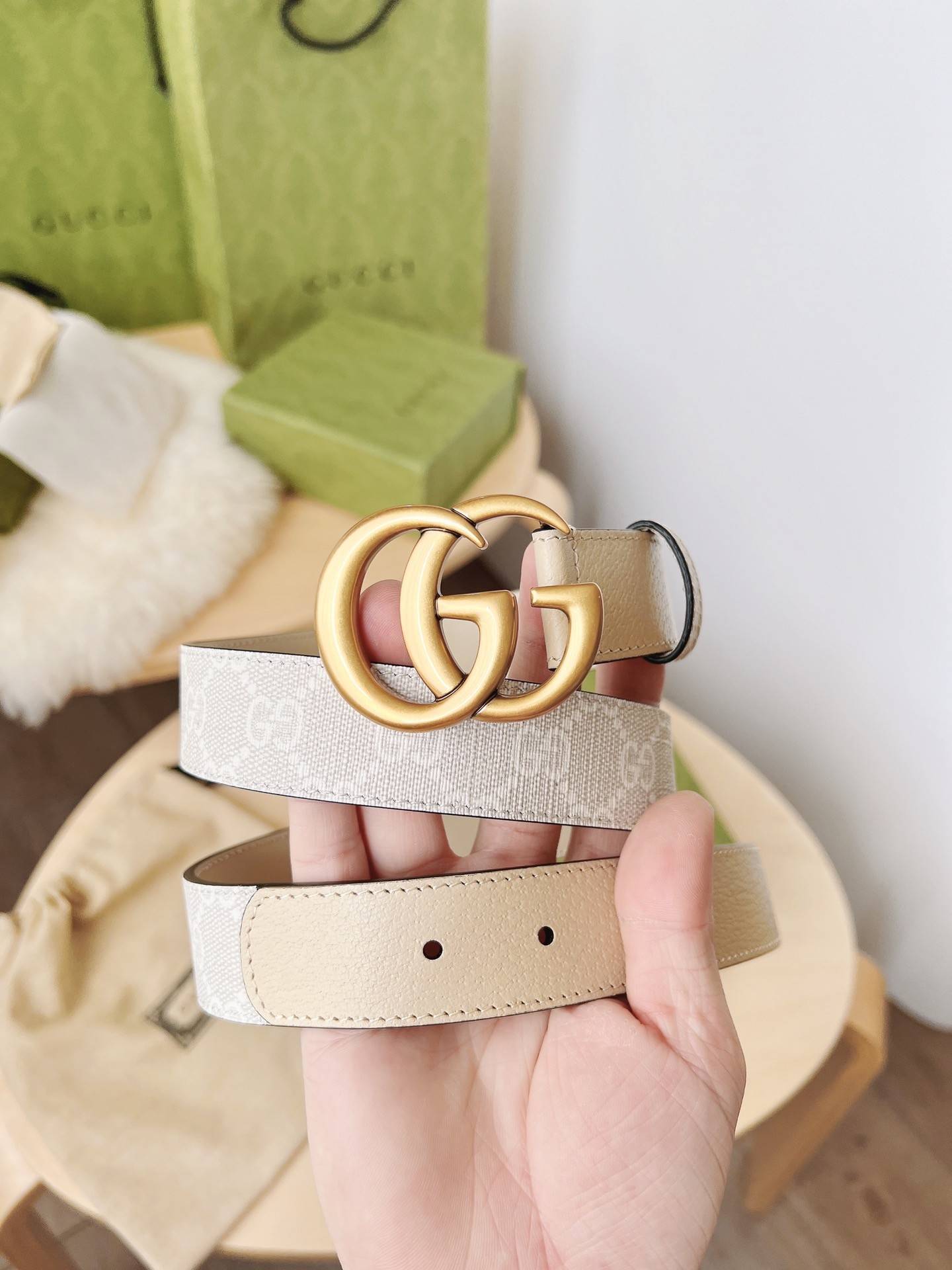 G*u*i ladies belt