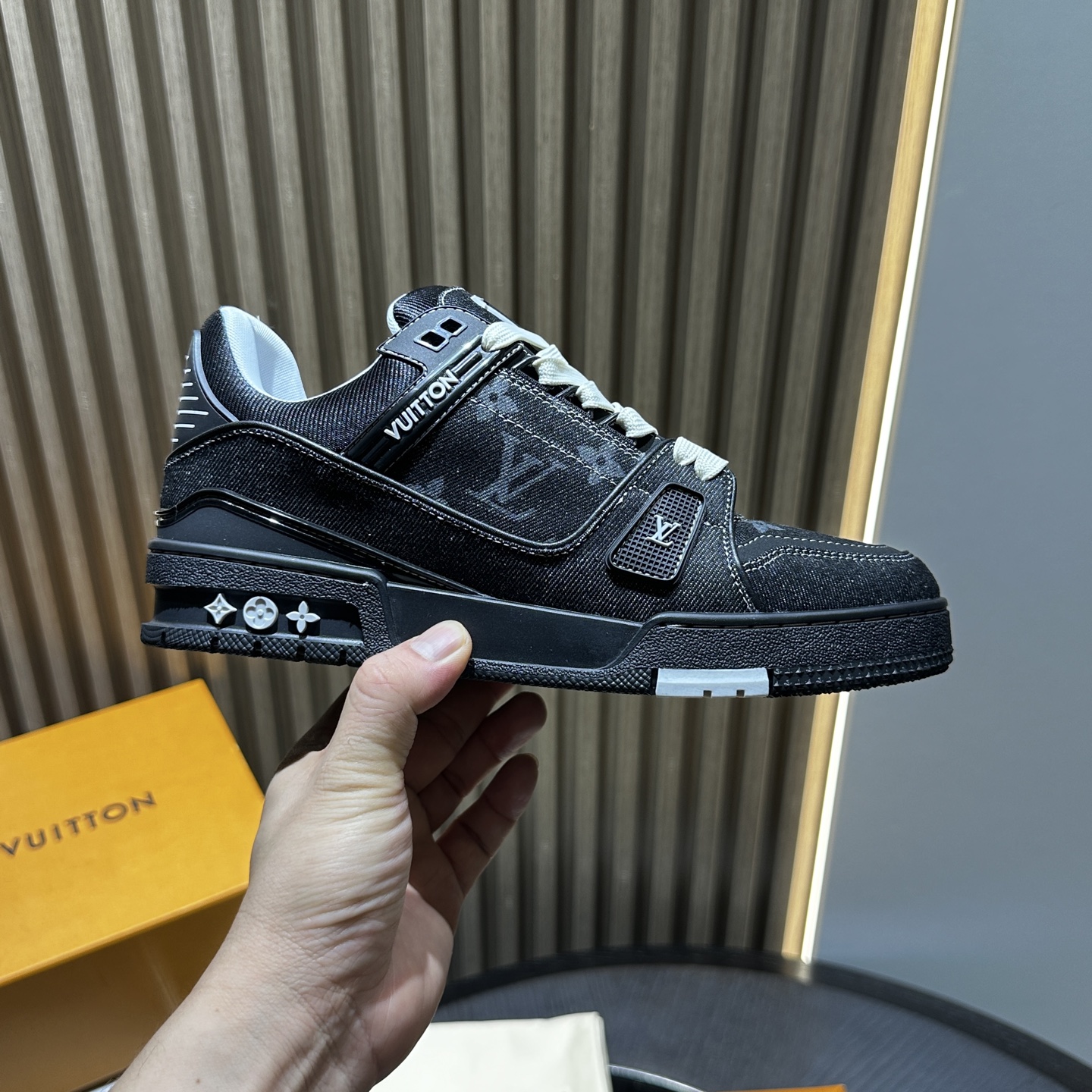 L*V TRAINER Sneakers