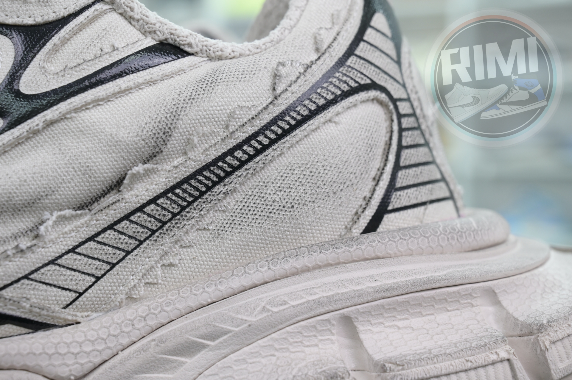 Balenciaga all sizes still in stock! Please contact customer service on iMessage/WhatsApp to purchase! BLGA 3XL