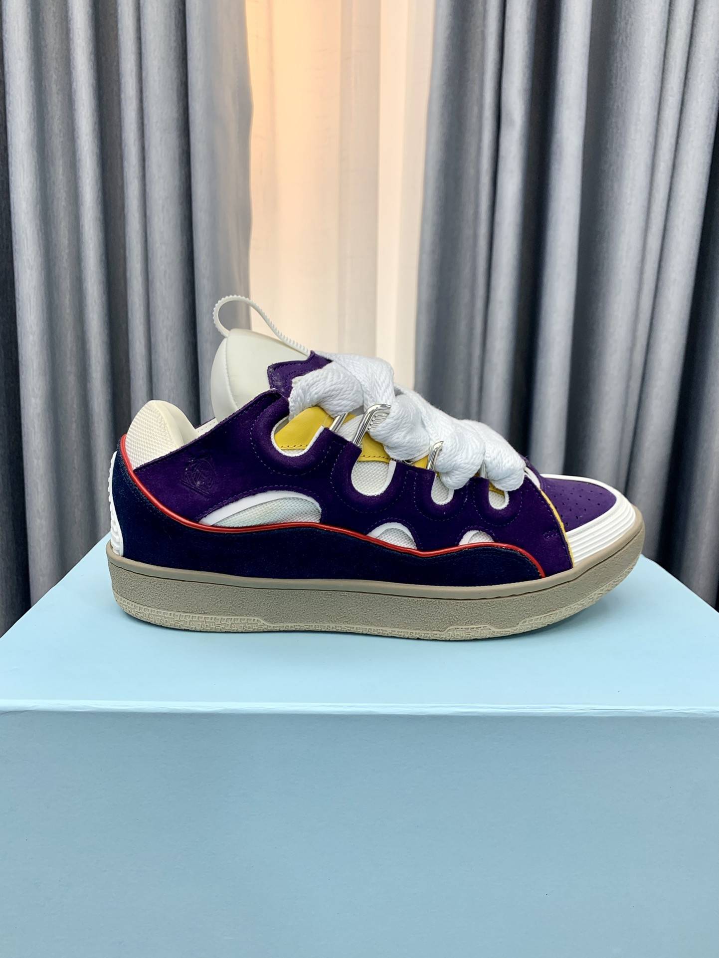 LA*N Sneaker