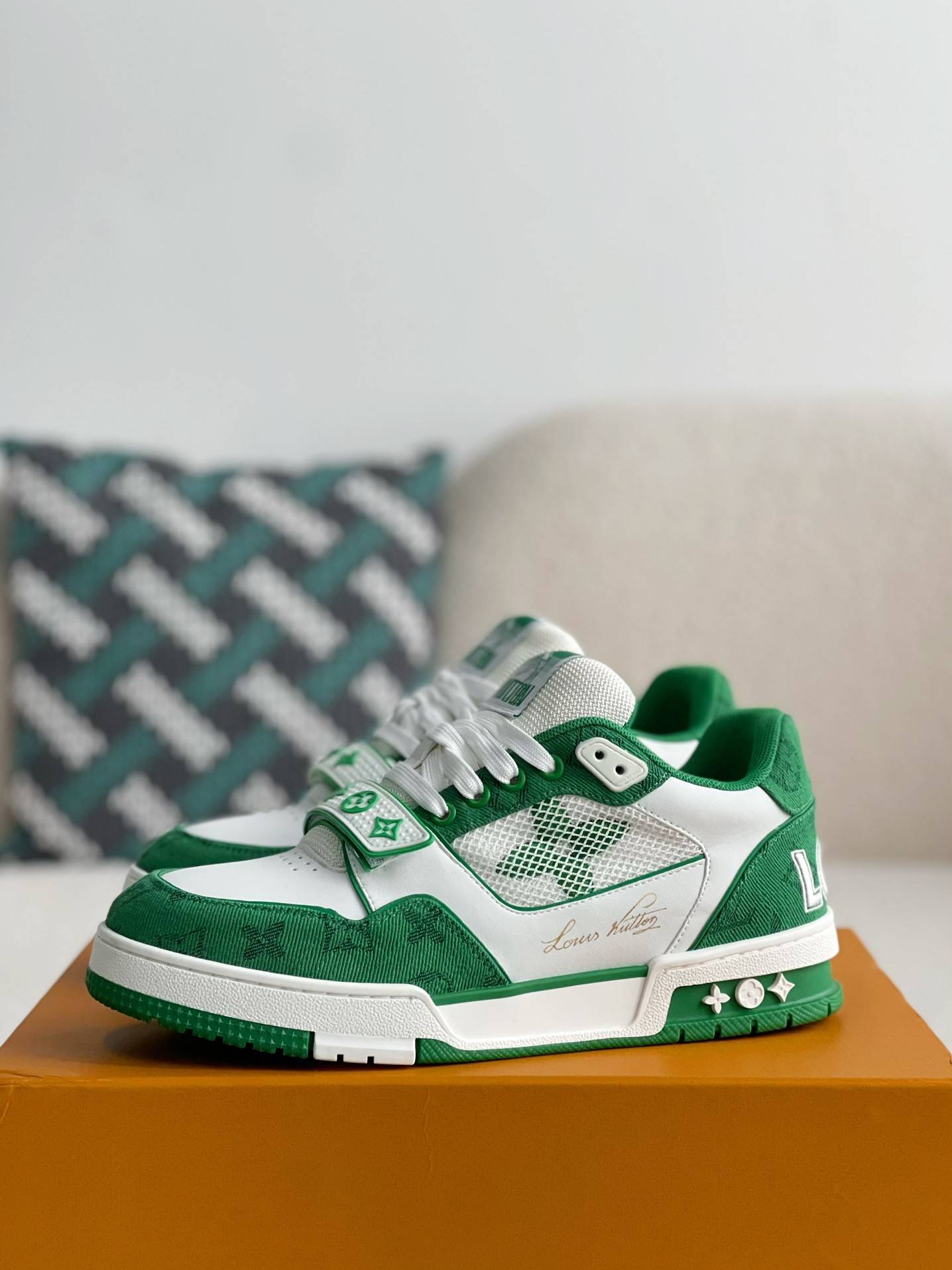 L*V TRAINER Sneakers