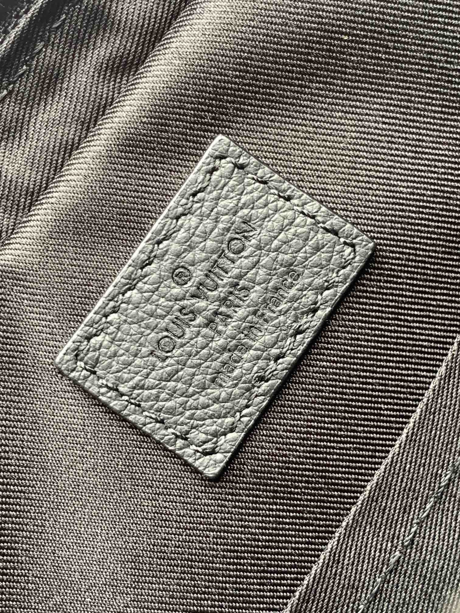 LV Discovery Monogram Shadow M46602