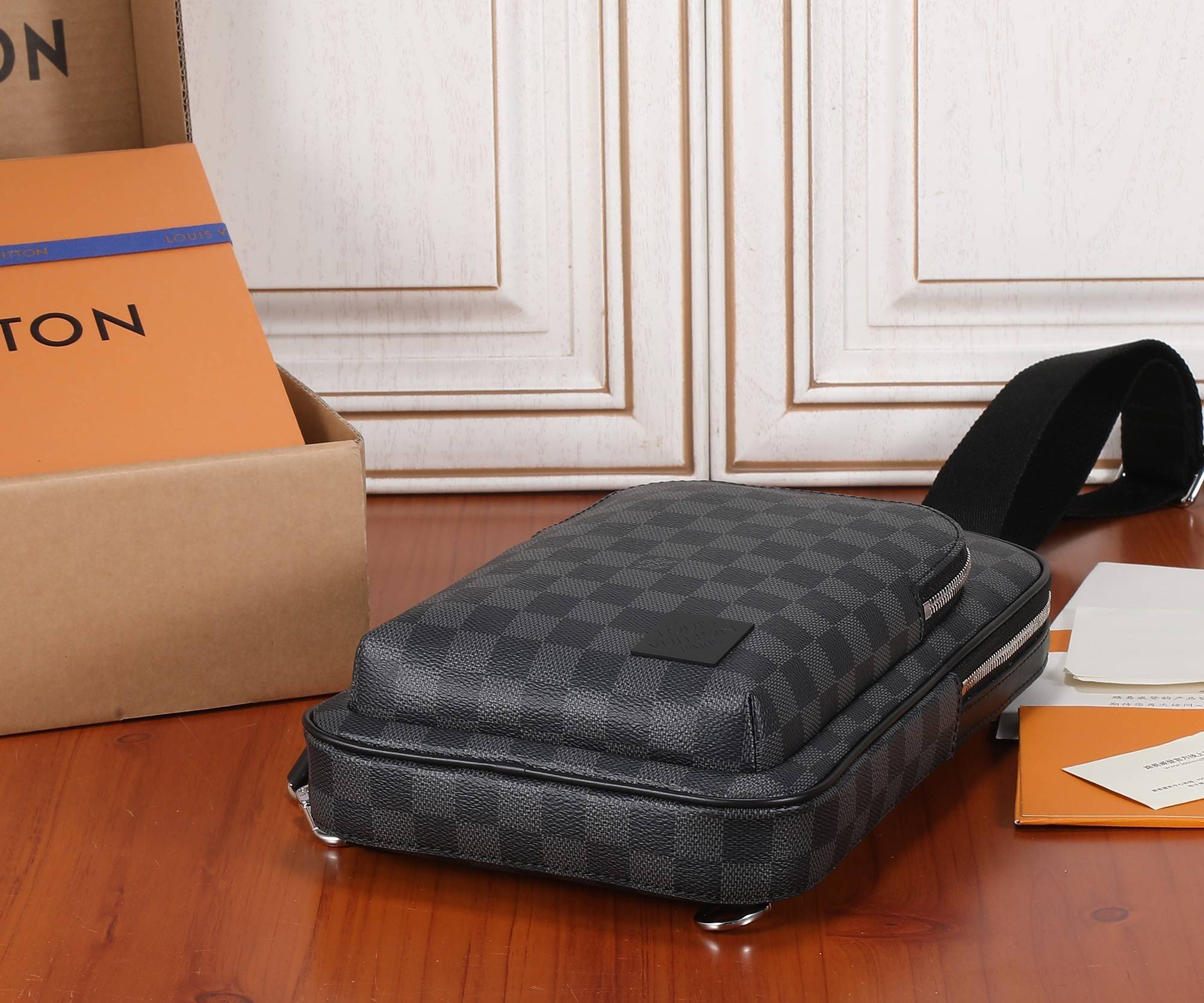 L*V damier graphite Men