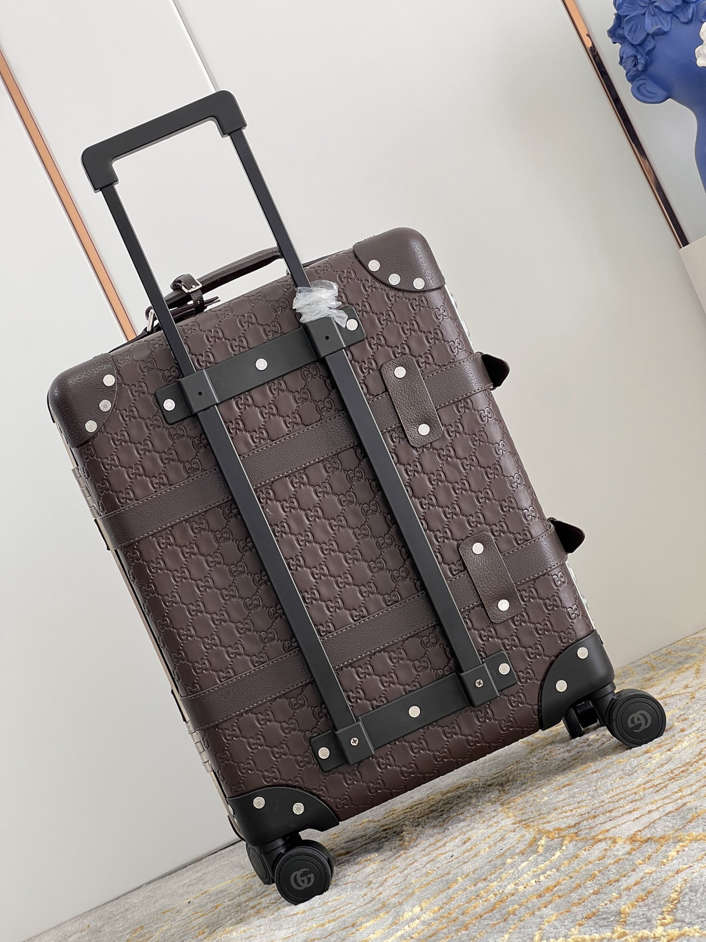 G*u*i suitcase/trolley case f906 retro size 20 inches