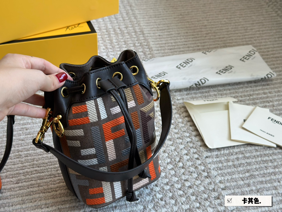Fendi Mon Tresor Small Bucket Bag Size: 14*22cm