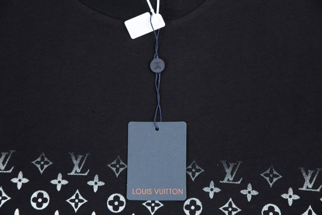Louis Vuitton 230,000 new T-shirts for spring and summer