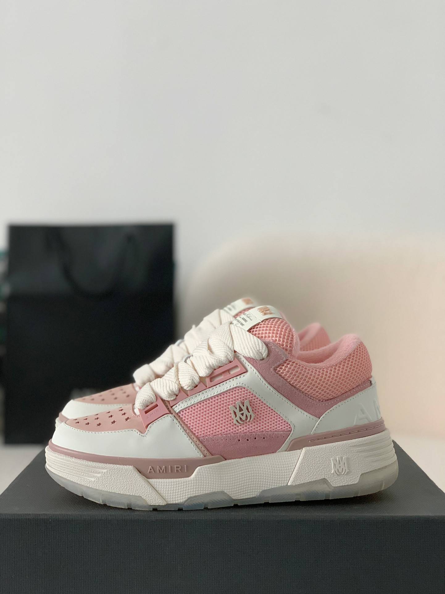 A*RI Sneakers