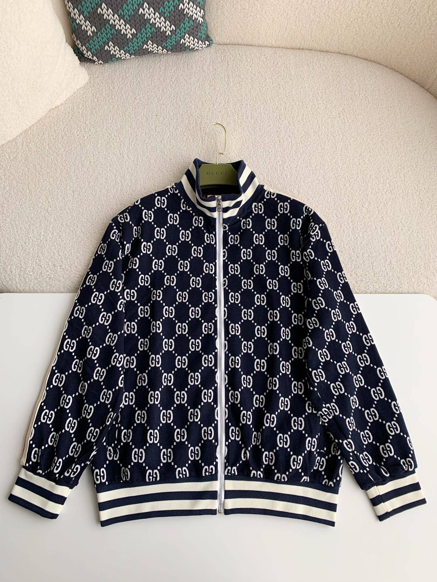 G*u*i men''s knitted sweater jacket