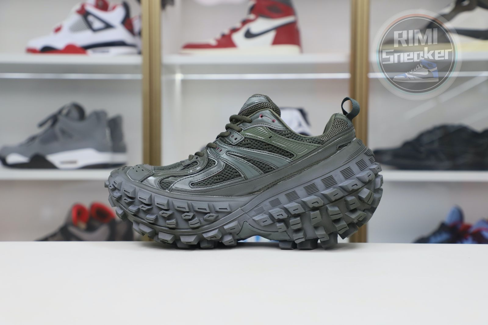 Balenciaga  BLGA  Defender