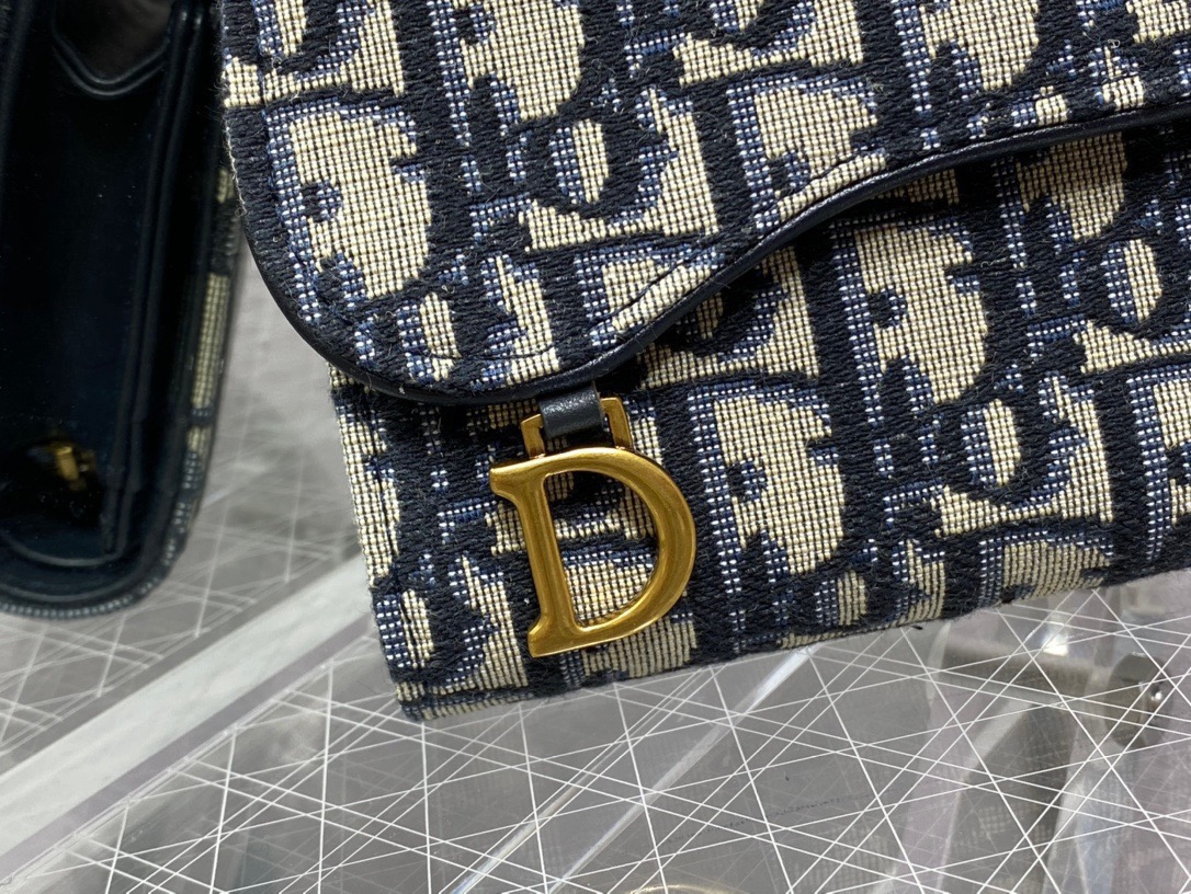 Saddle Bloom Card Holder