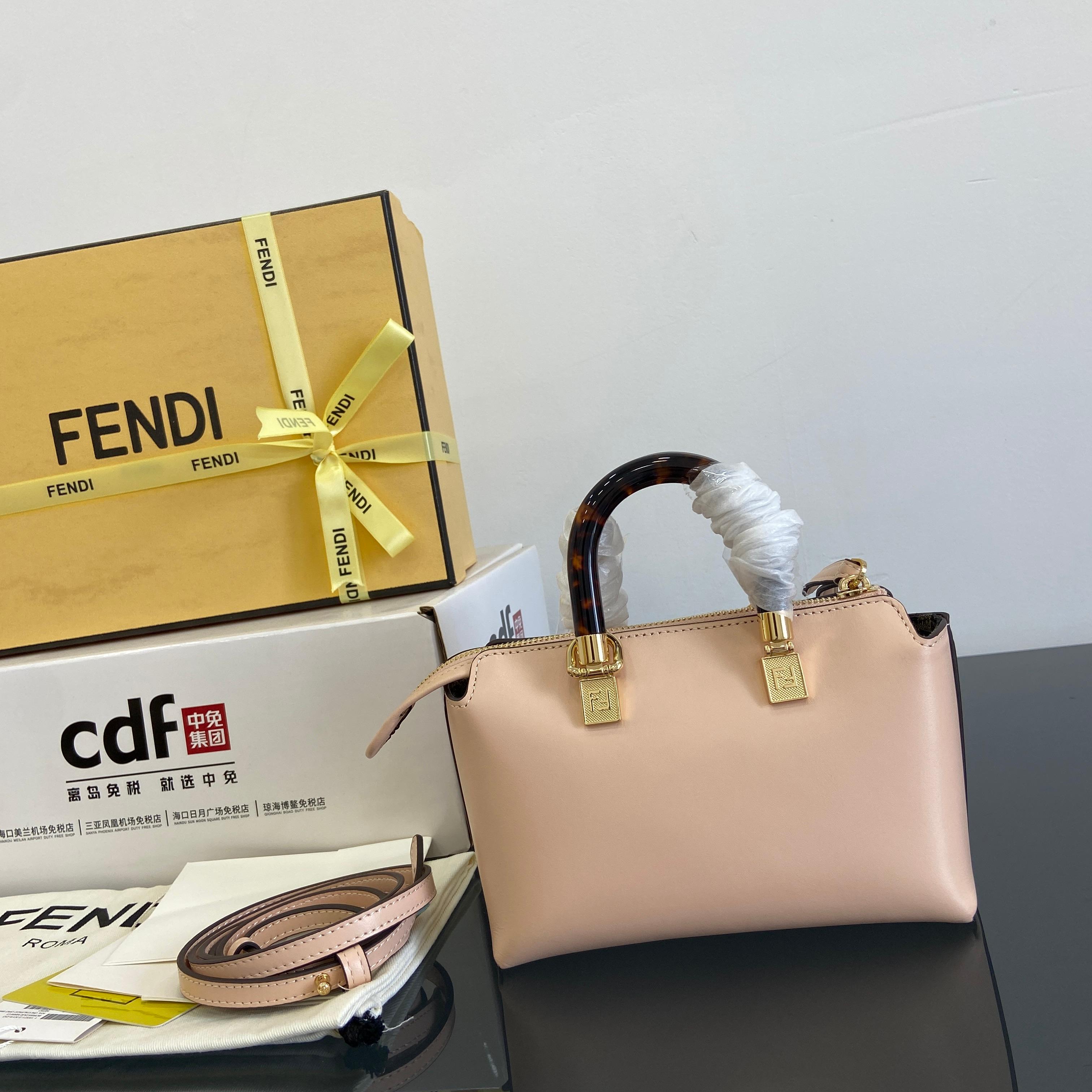 Fendi •Mini By The Way mini bag, calfskin model model: 8067 size: 17×8×9cm