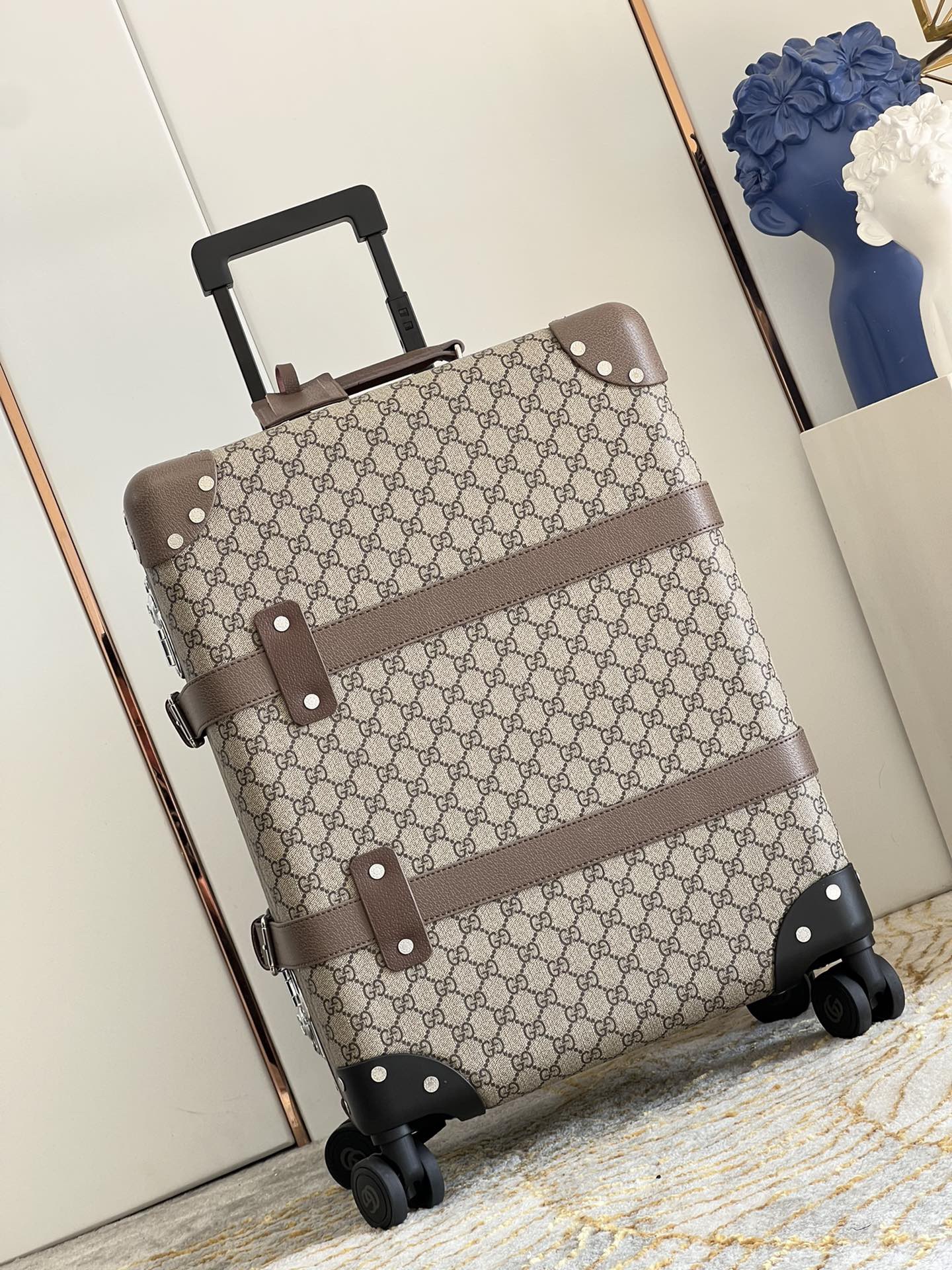 G*u*i suitcase/trolley case f901 retro size 20 inches