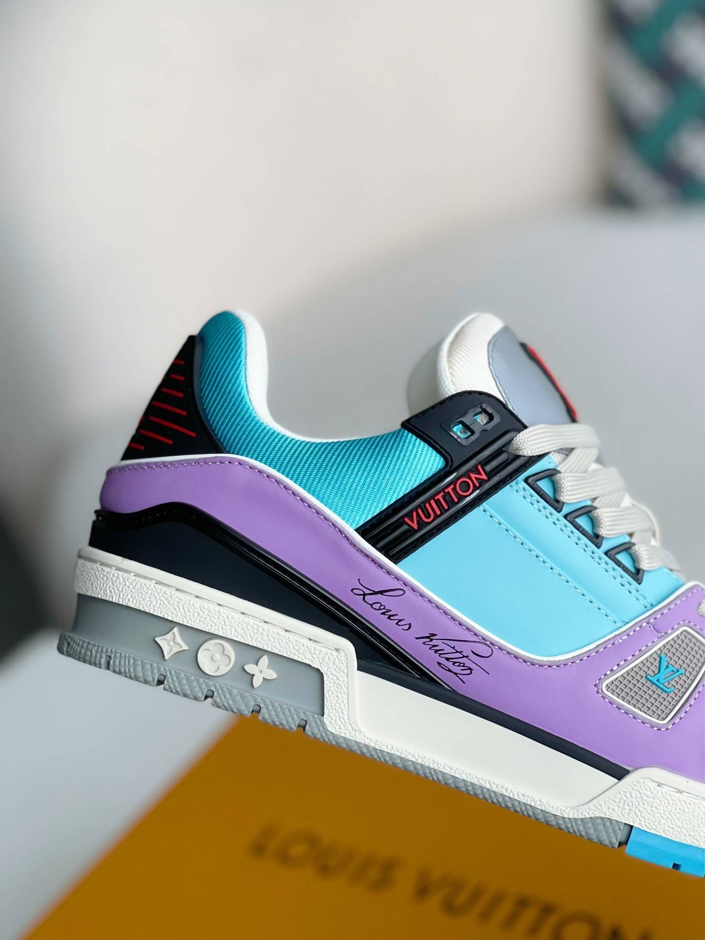 L*V TRAINER Sneakers