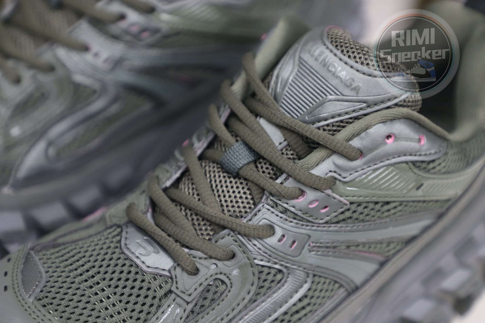 Balenciaga  BLGA  Defender