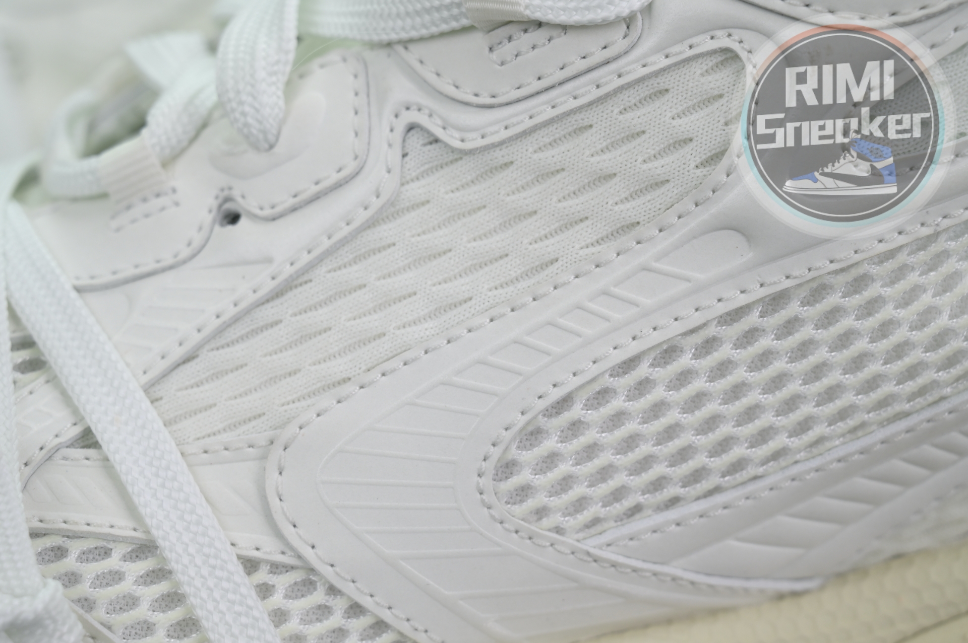 Balenciaga all sizes still in stock! Please contact customer service on iMessage/WhatsApp to purchase! BLGA 3XL