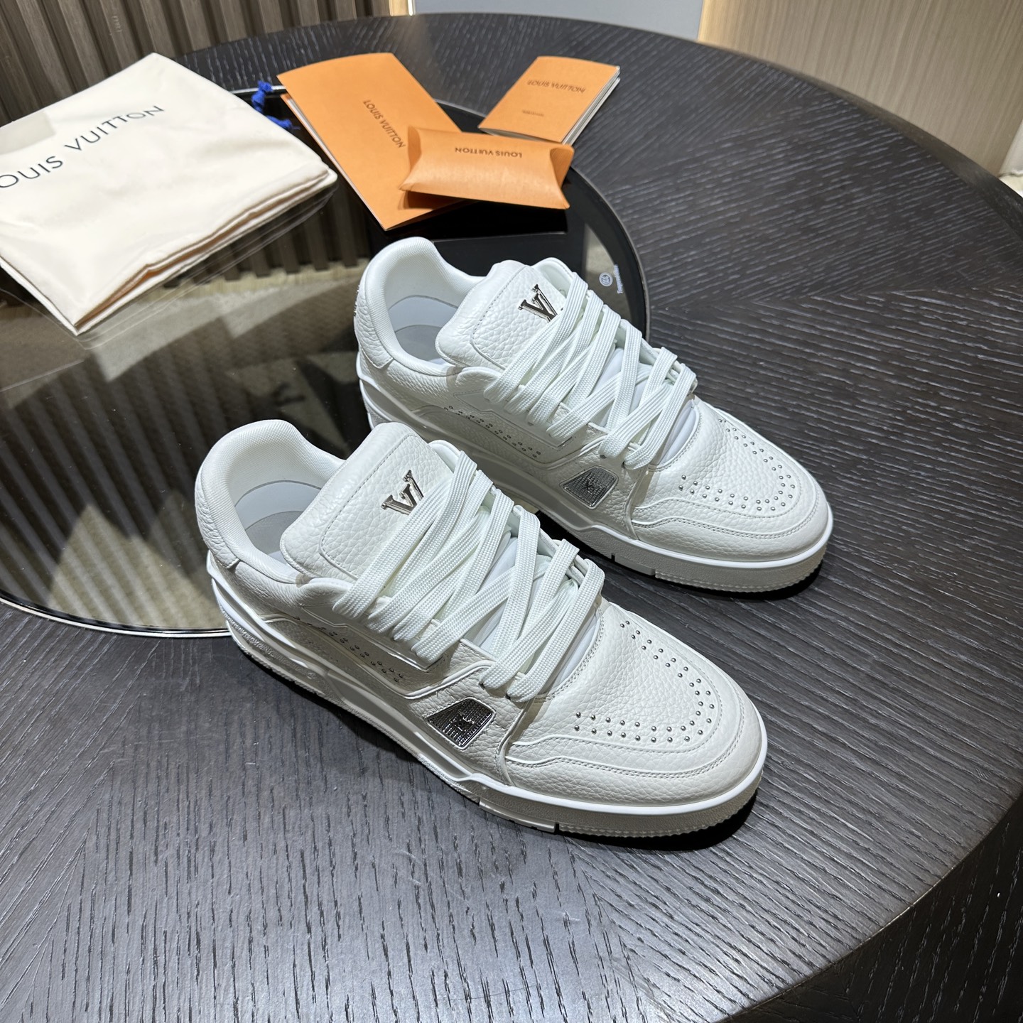 L*V TRAINER white Sneakers white
