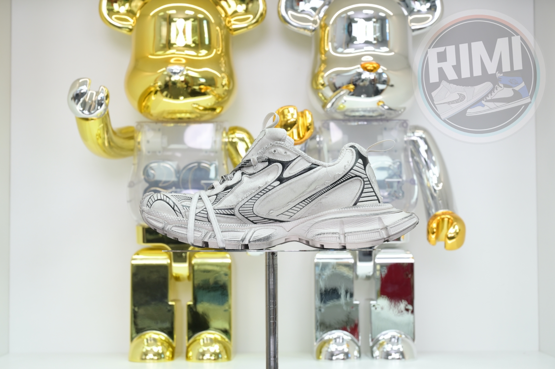 Balenciaga all sizes still in stock! Please contact customer service on iMessage/WhatsApp to purchase! BLGA 3XL