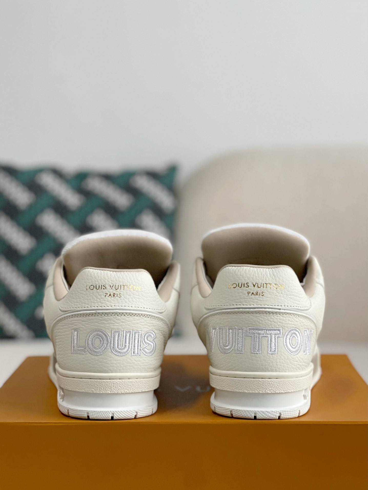 L*V TRAINER SNEAKERS