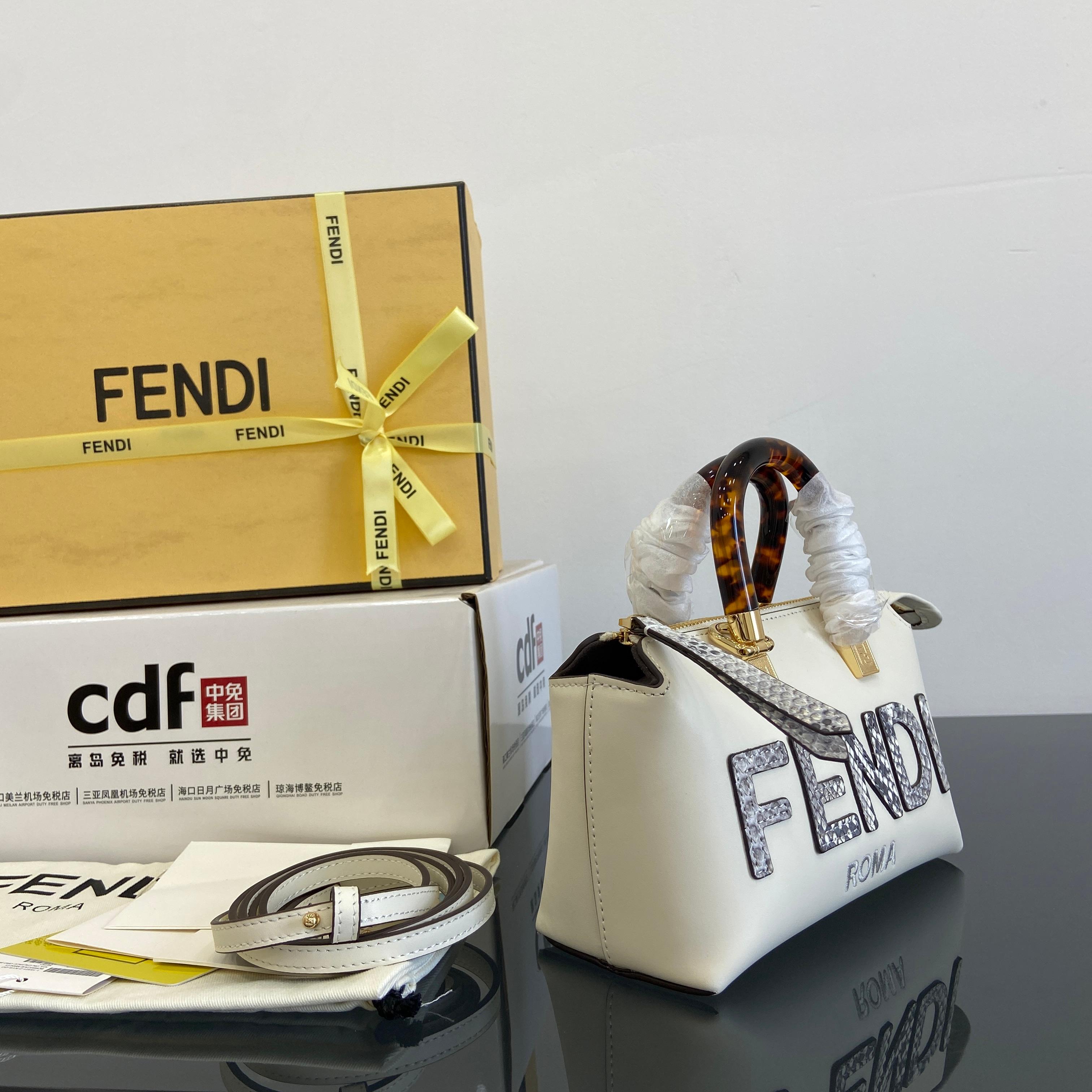 Fend •Mini ByThe Way mini bag, calfskin model: 8067 Size: 17×8×9cm