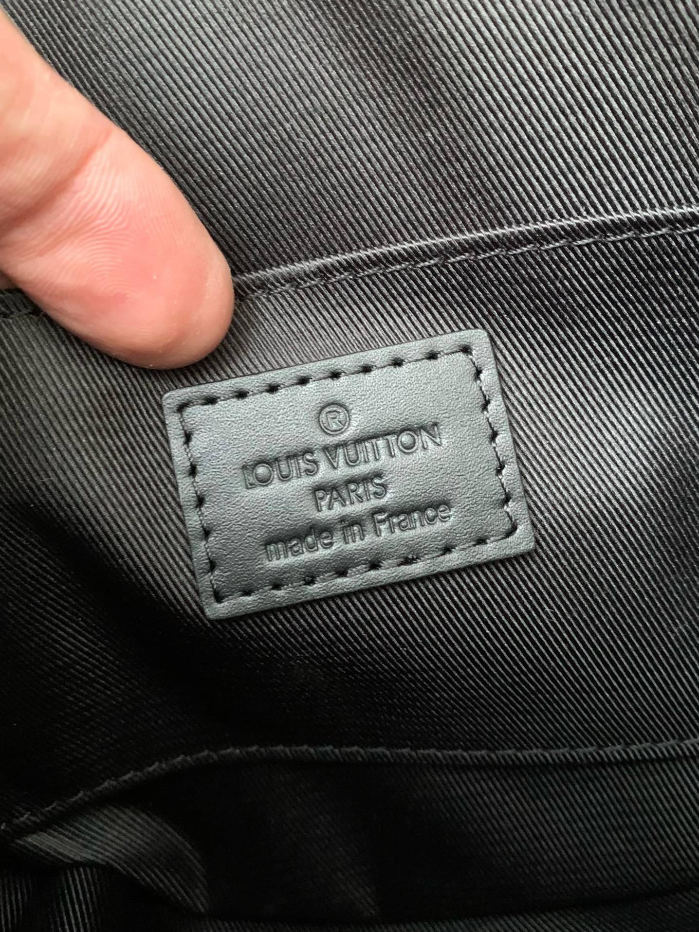 L*V Autumn/Winter New L*V MOON CROSSBODY Handbag M23835, Top Quality Size: 24.5 * 16 * 4.5c