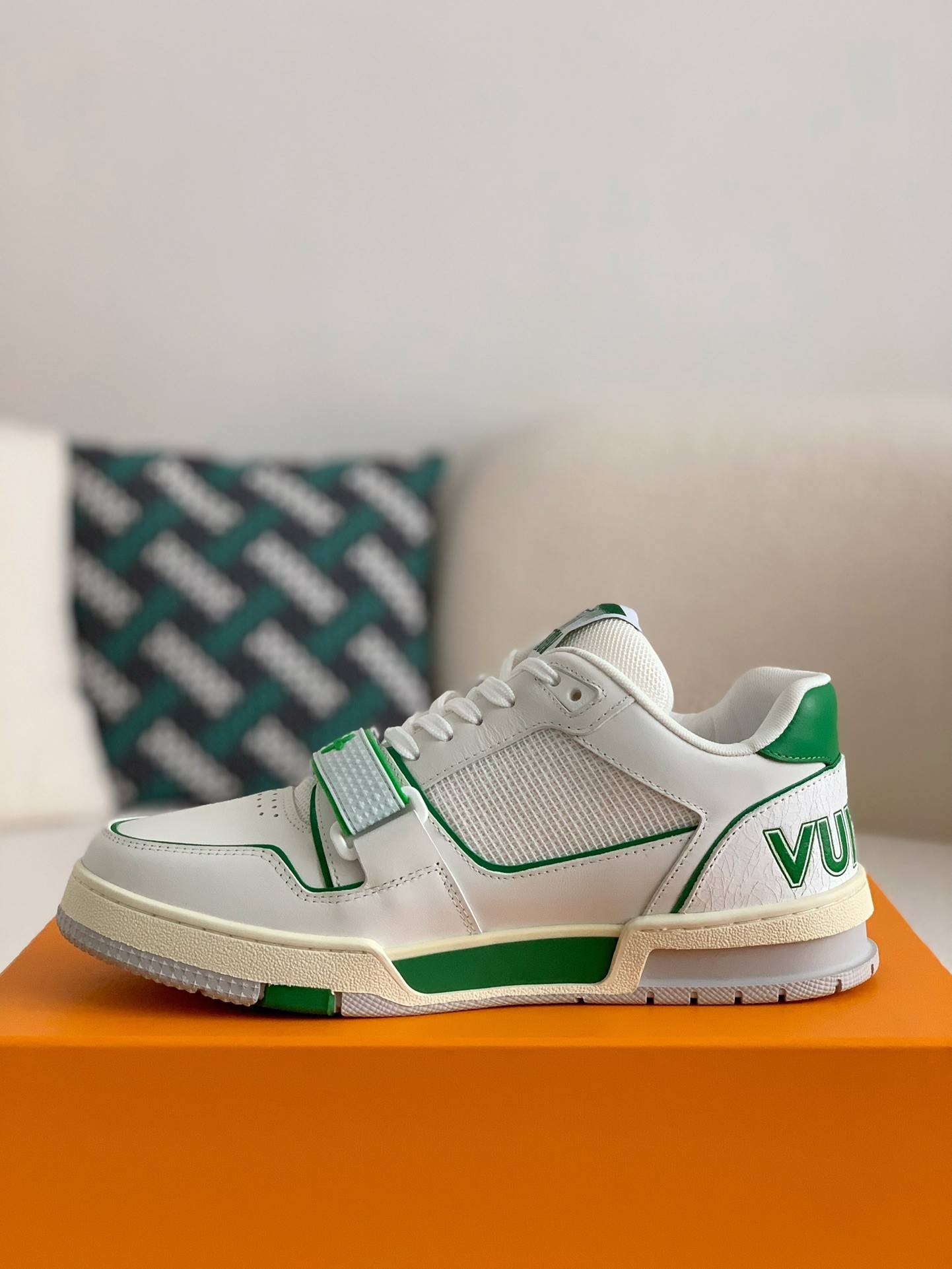 L*V TRAINER 1A98UX Sneakers Fall/Winter