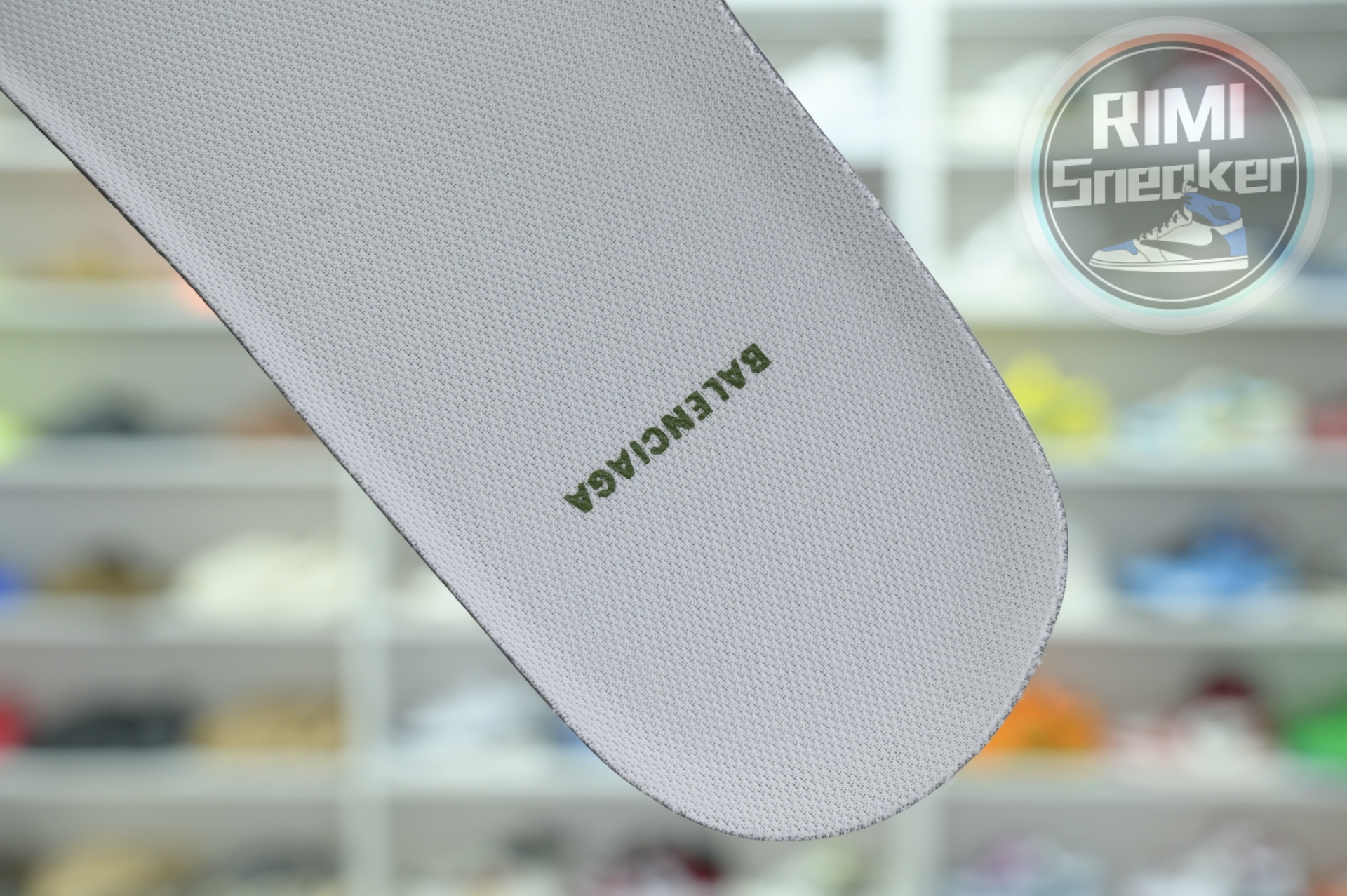 Balenciaga all sizes still in stock! Please contact customer service on iMessage/WhatsApp to purchase! BLGA 3XL