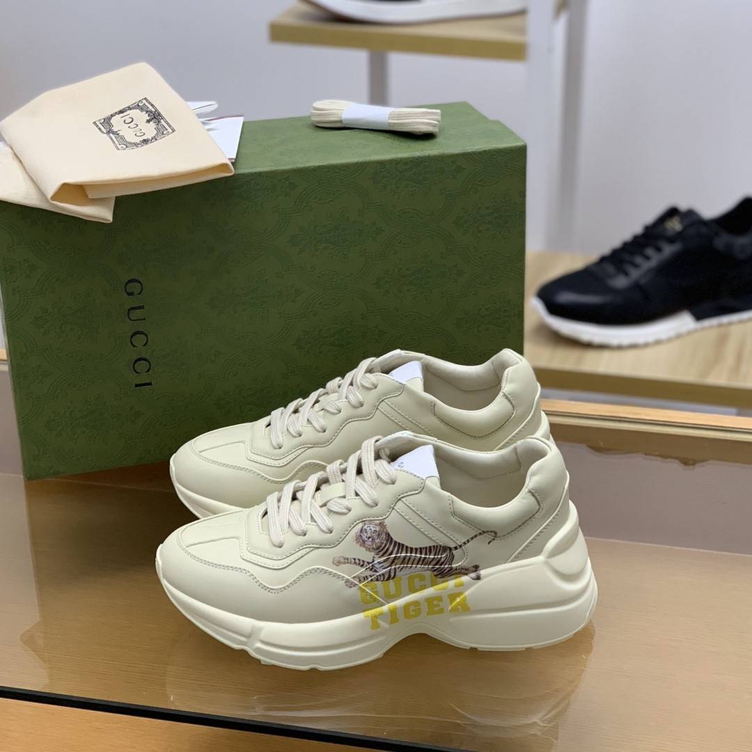 GU*IRetro Clunky Sneaker