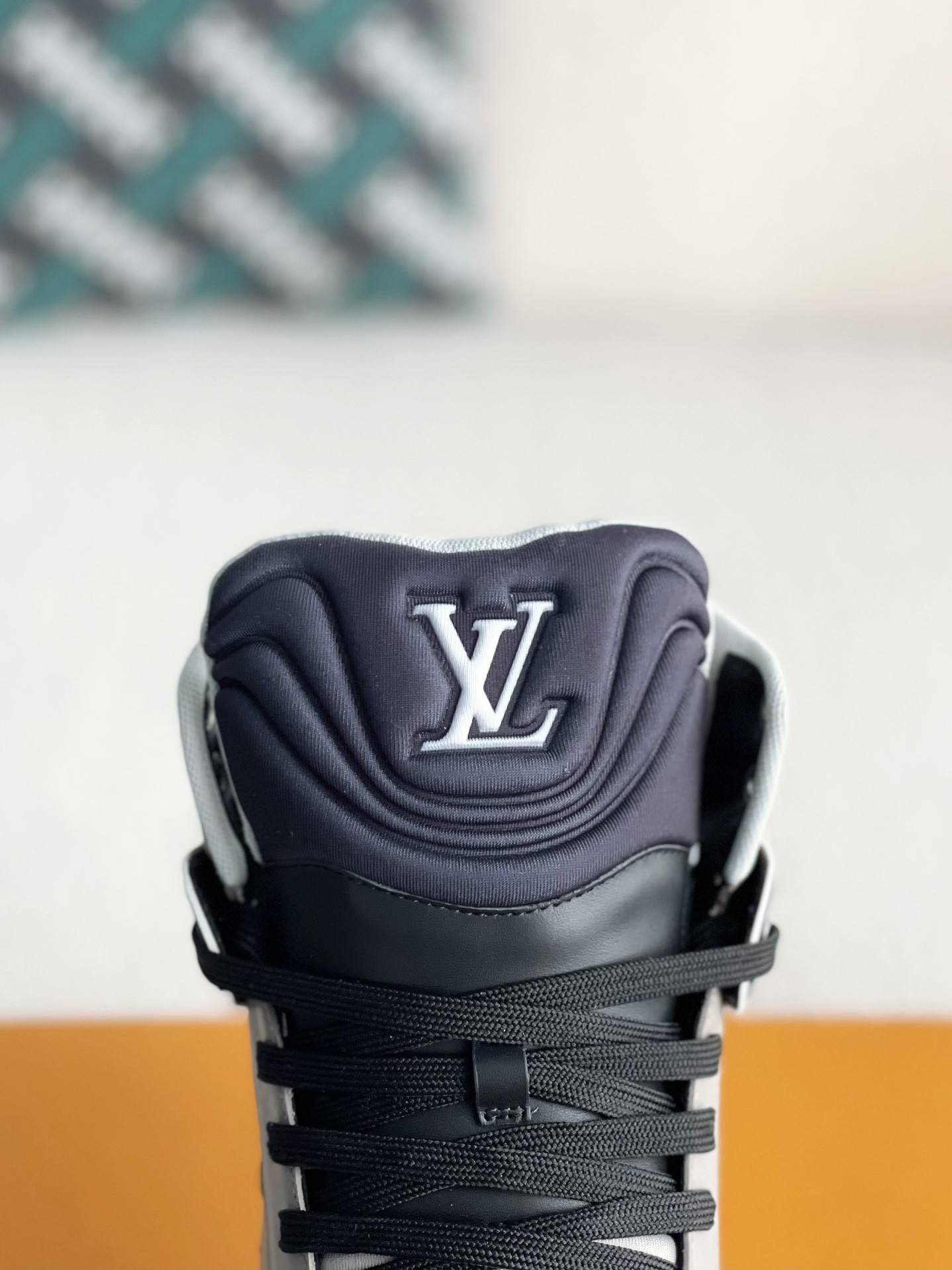 L*V TRAINER SNEAKERS