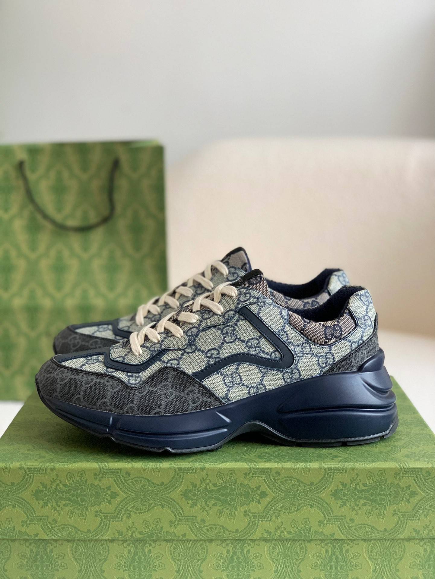 GU*IRetro Clunky Sneaker