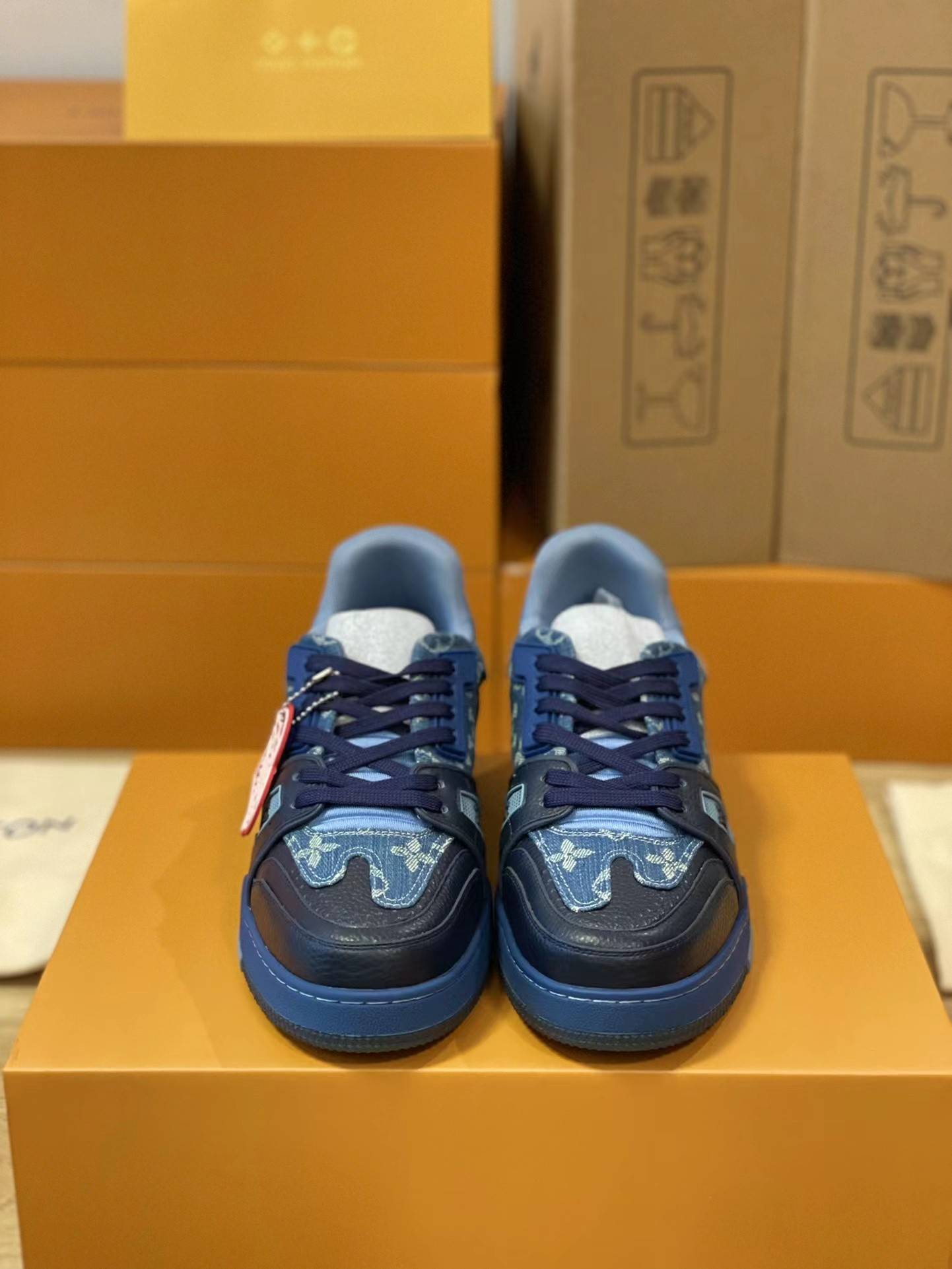 L*V TRAINER 1A9IQ5 Sneakers