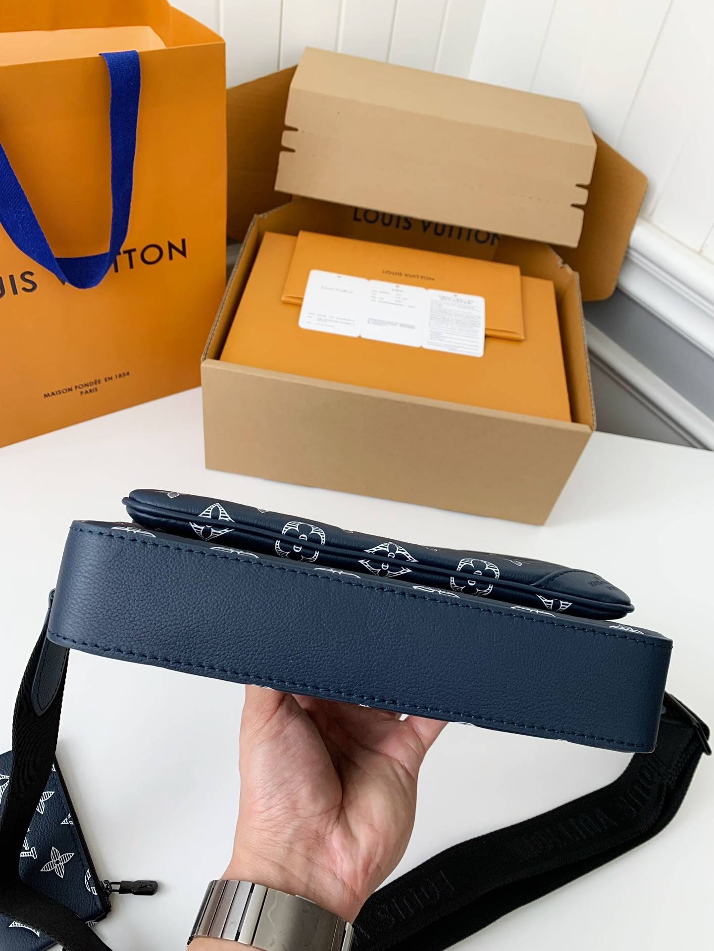 L*V The new TRIO Postman Pack M24753  Size： 25*18.5*7cm