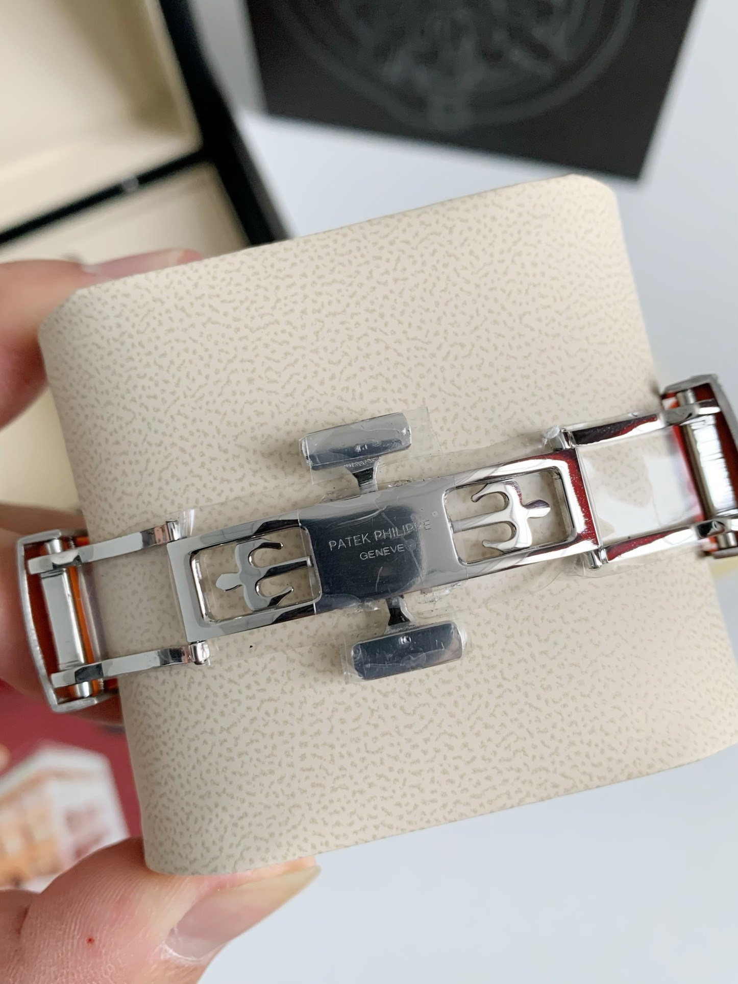 PATEK PHILIPPE AQUANAUT Series 120-meter waterproof wristwatc h, 42.2mm