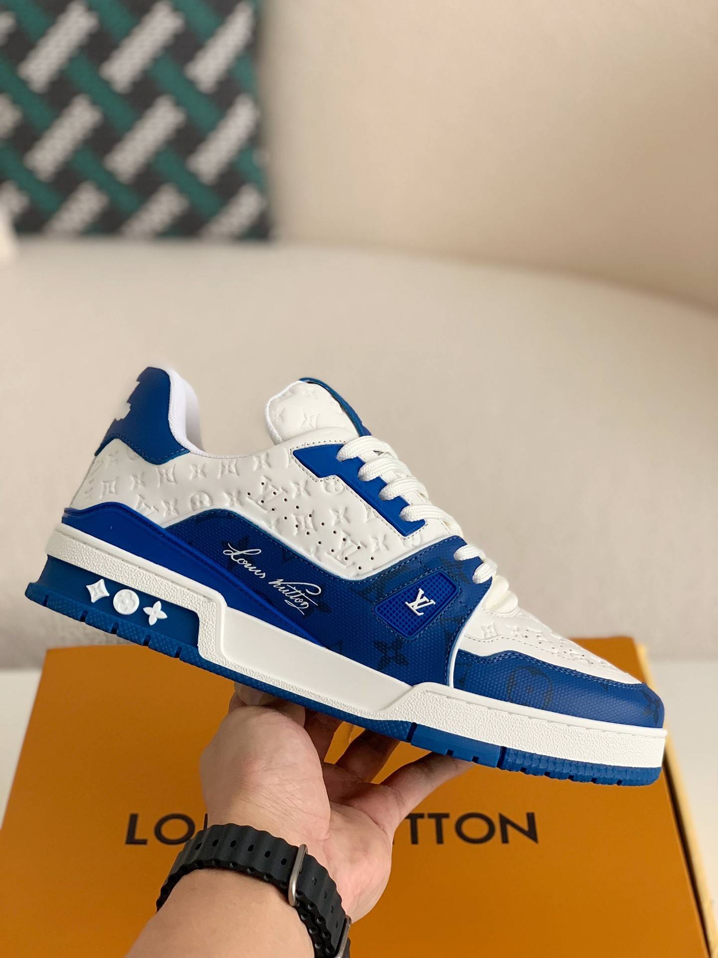 L*V TRAINER Sneakers