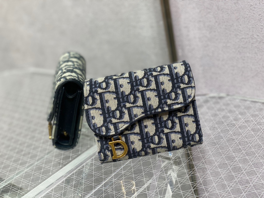 Saddle Bloom Card Holder