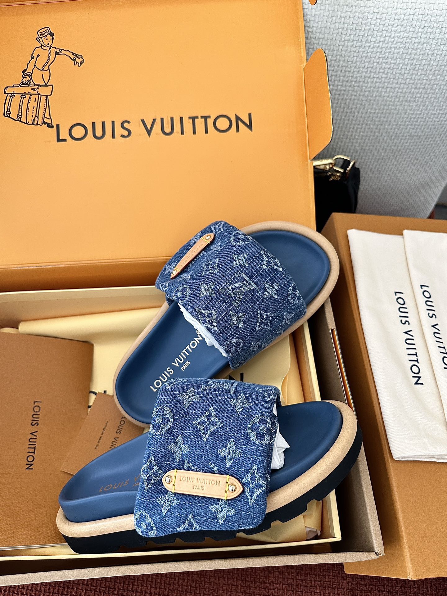 L*V Pool Pillow Flat Comfort