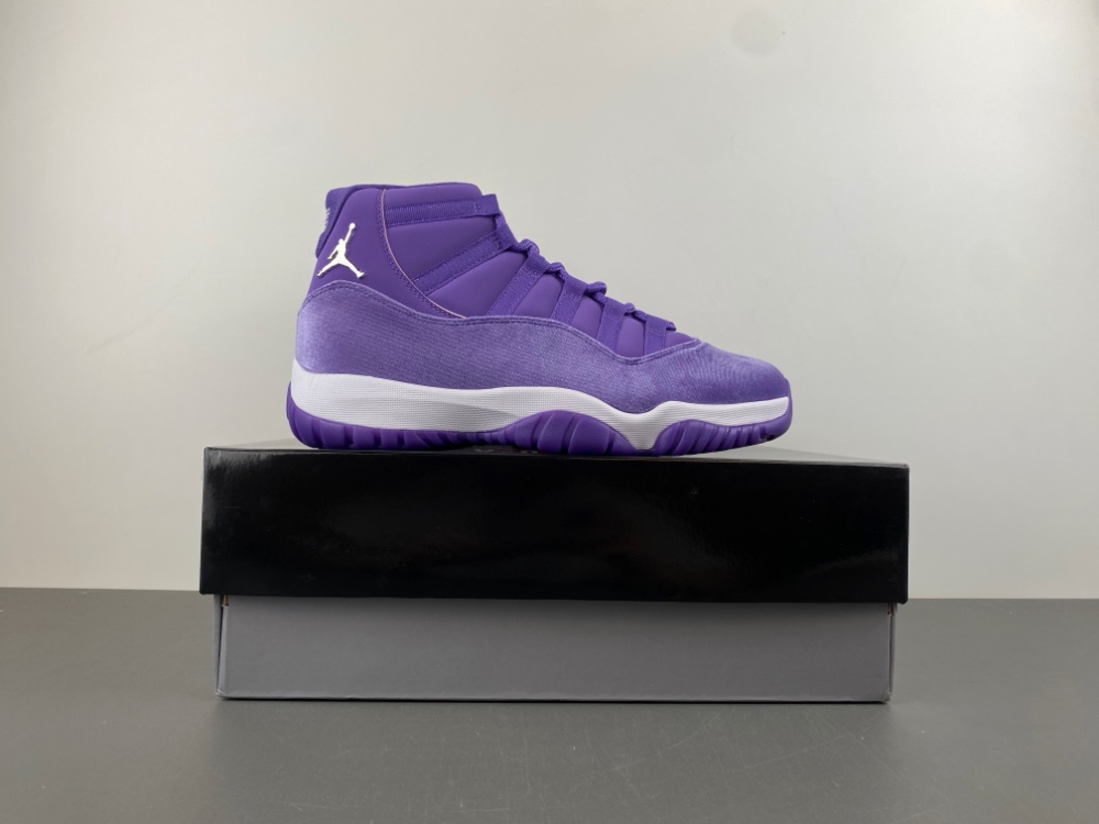 Air Jordan 11  CT8012-555