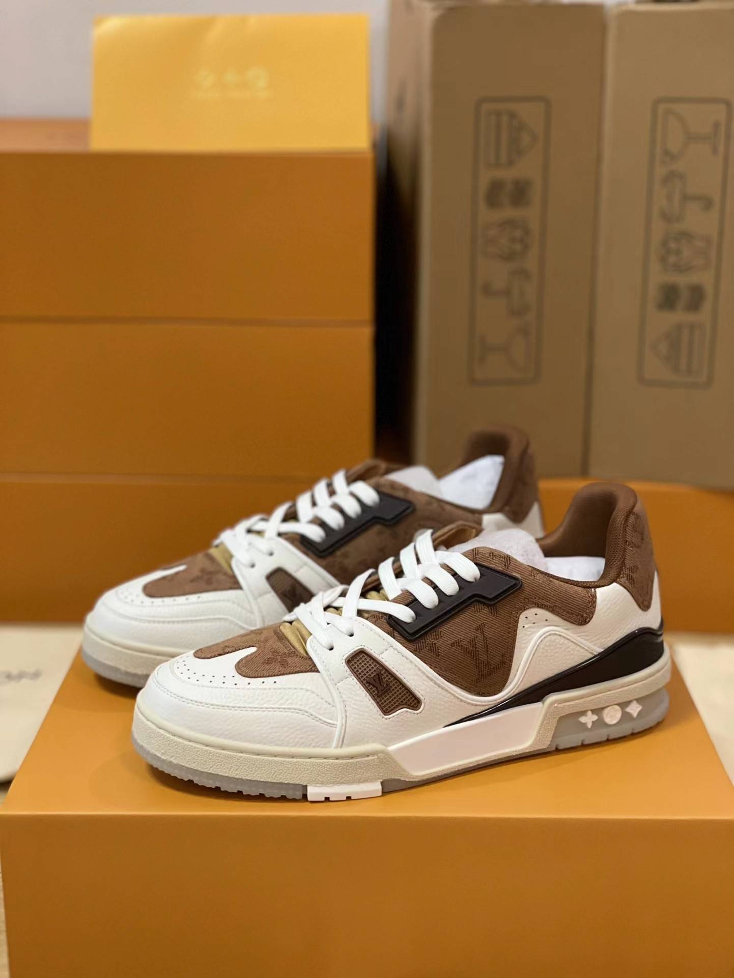 L*V TRAINER 1A9IQ5 Sneakers