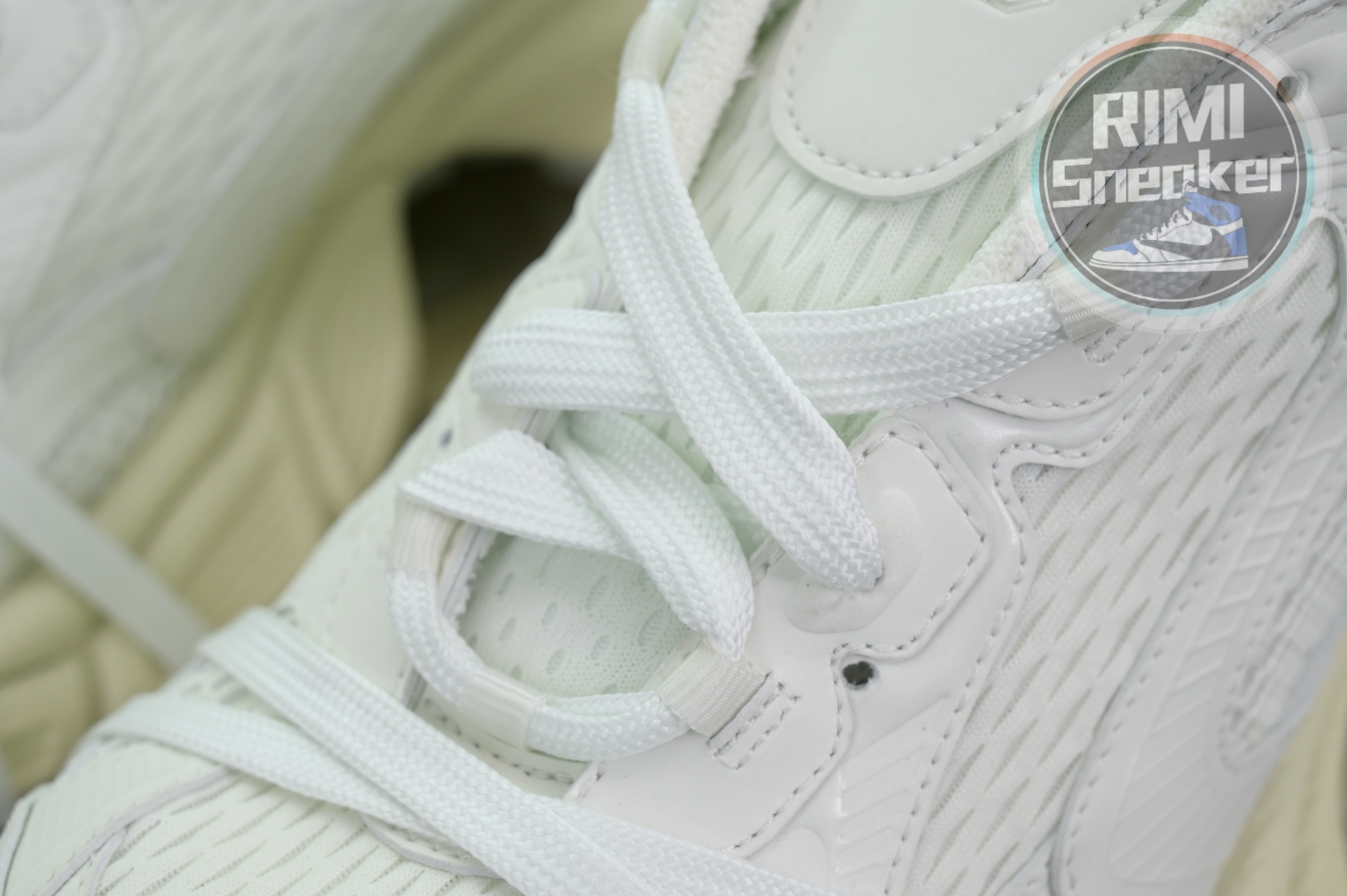 Balenciaga all sizes still in stock! Please contact customer service on iMessage/WhatsApp to purchase! BLGA 3XL