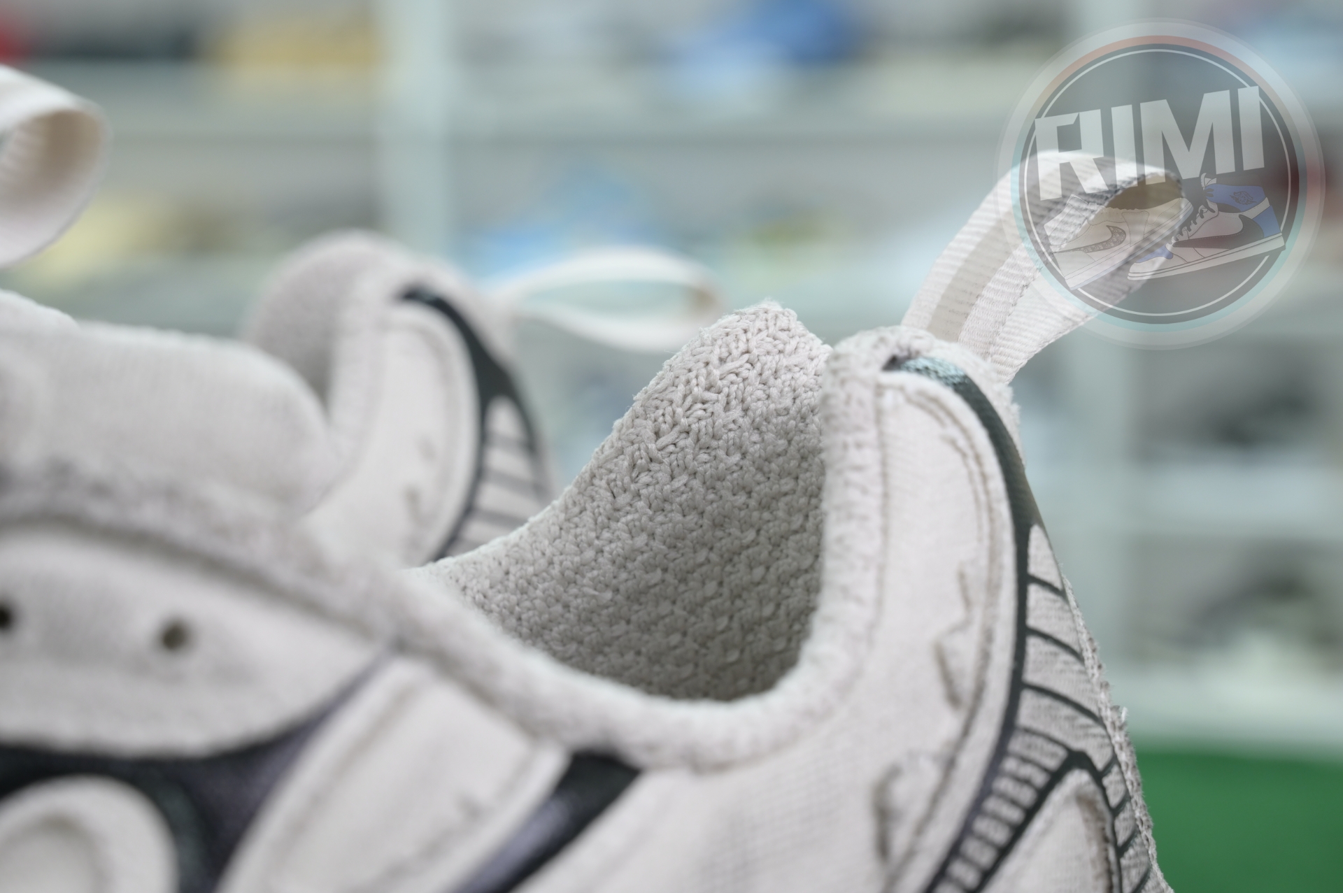 Balenciaga all sizes still in stock! Please contact customer service on iMessage/WhatsApp to purchase! BLGA 3XL