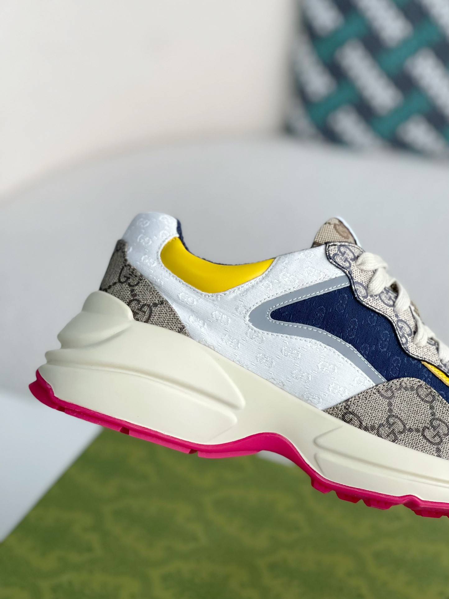 GU*IRetro Clunky Sneaker