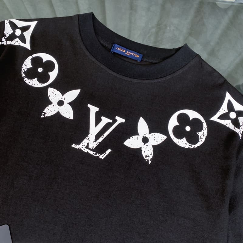 Classic Necklace T-shirt