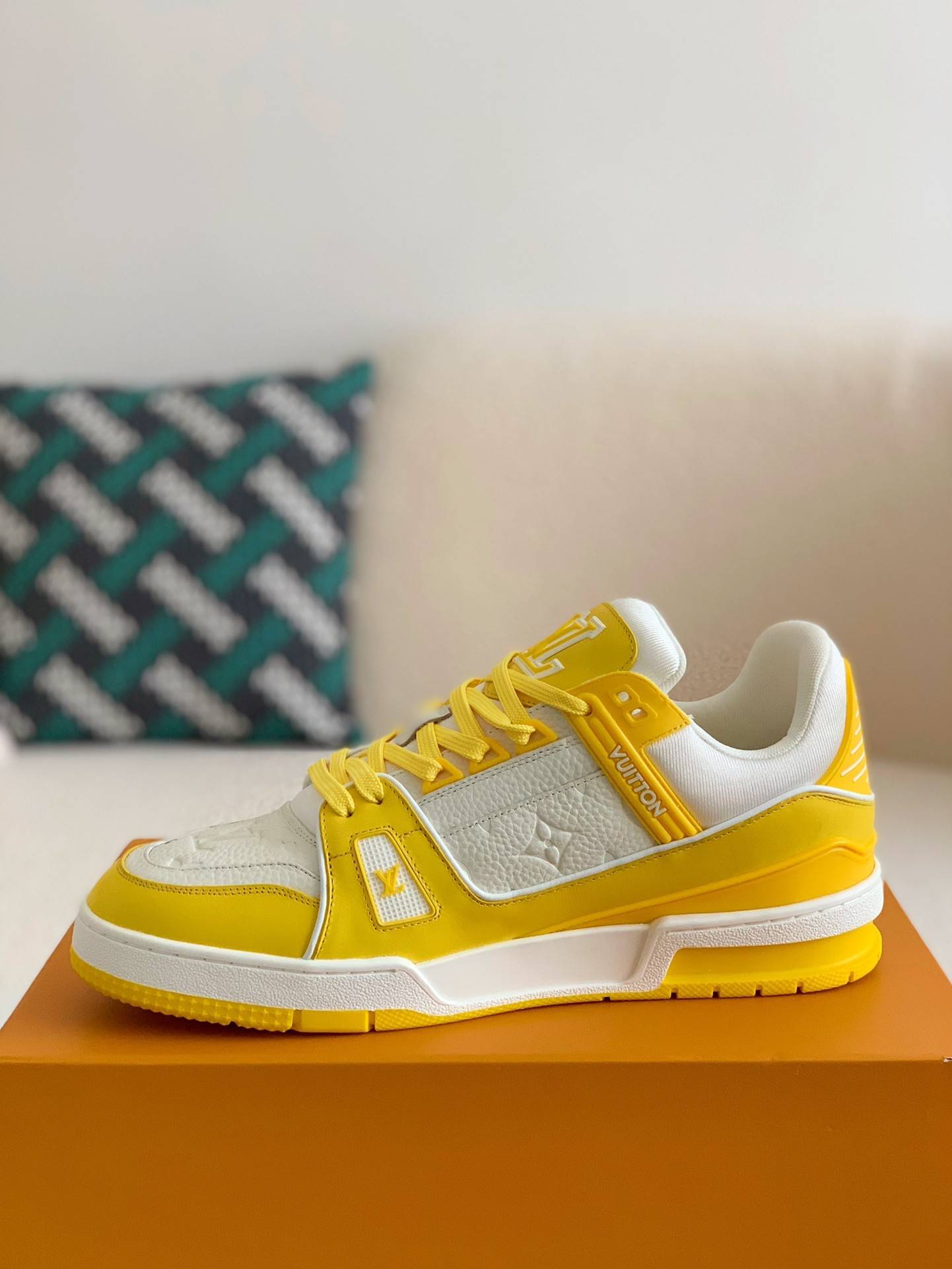 L*V TRAINER Sneakers