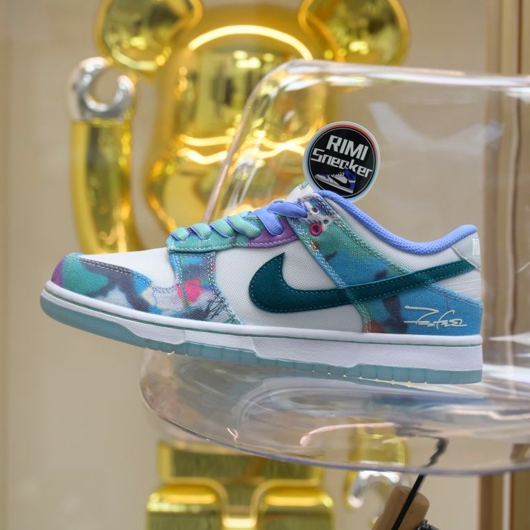 Futura Laboratories x Nike Dunk SB