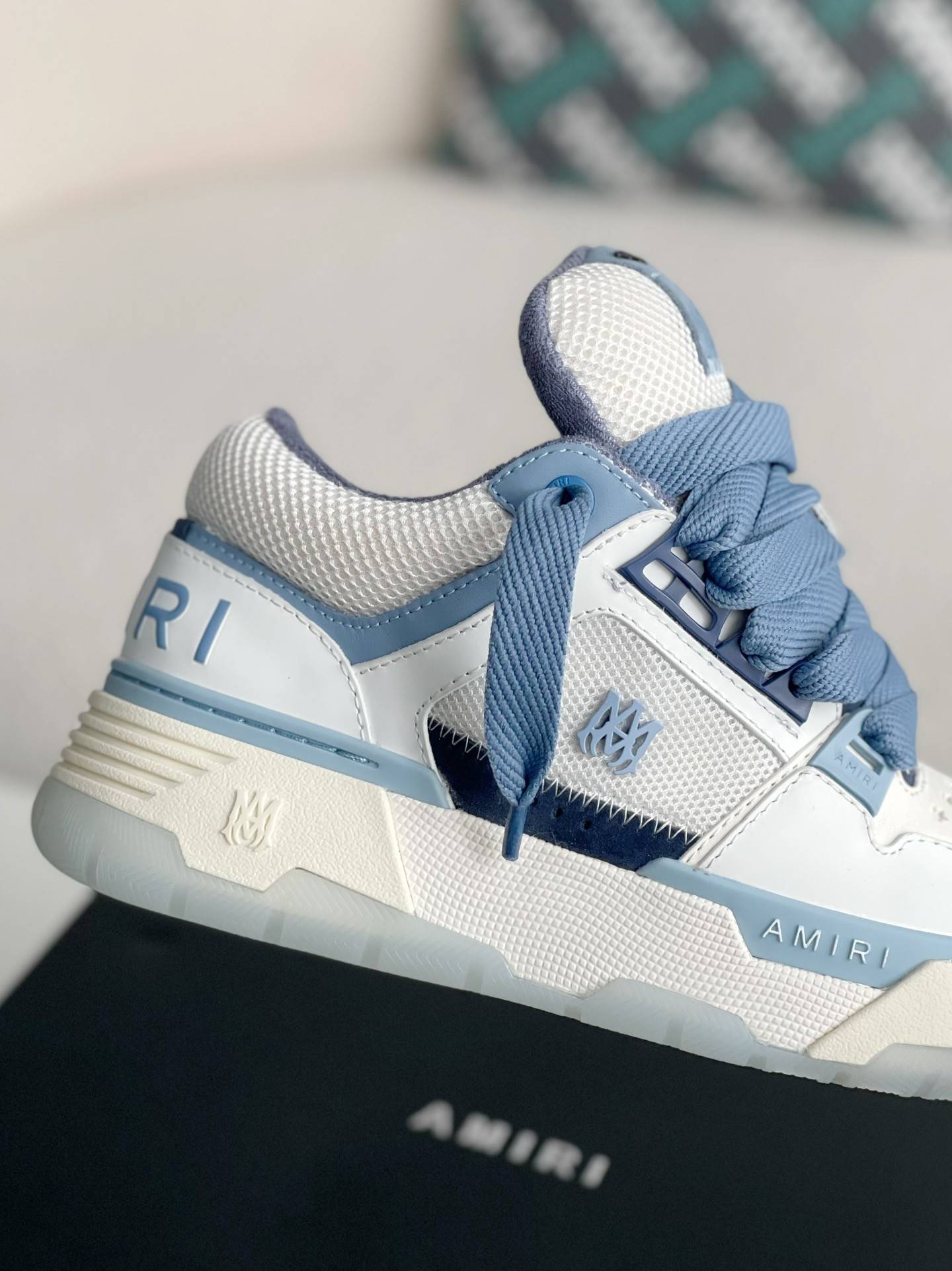 A*RI sneaker