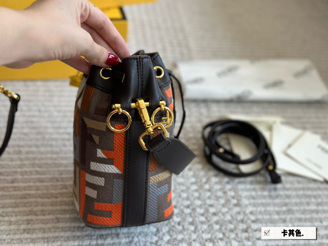 Fendi Mon Tresor Small Bucket Bag Size: 14*22cm
