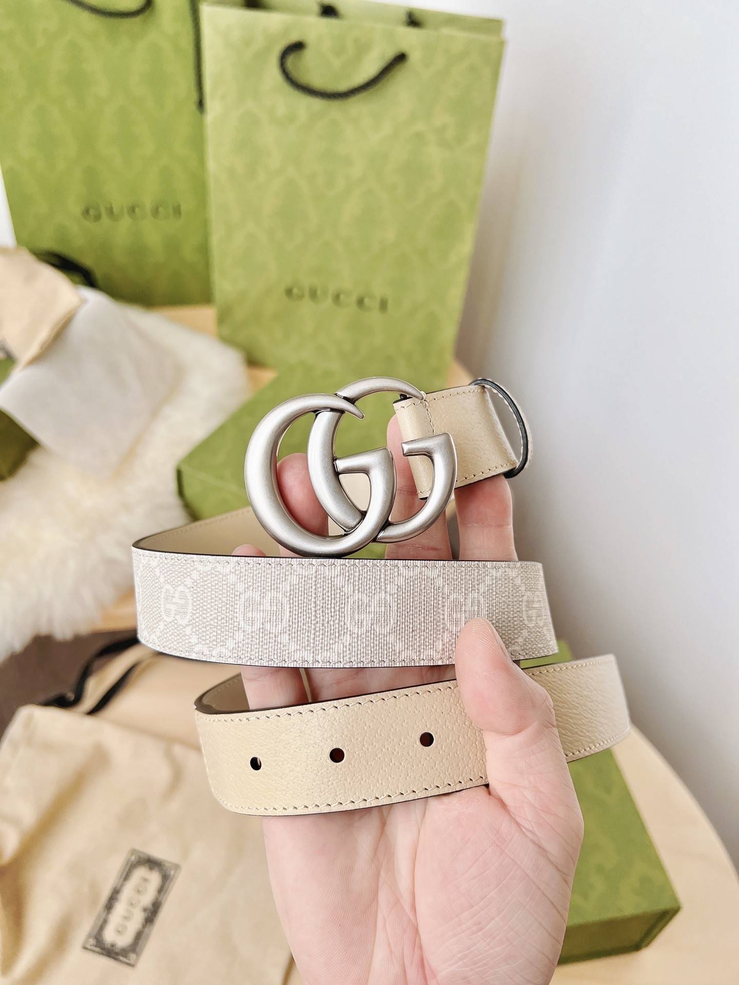 G*u*i ladies belt