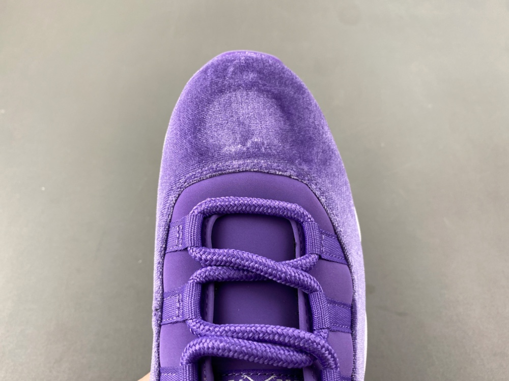 Air Jordan 11  CT8012-555