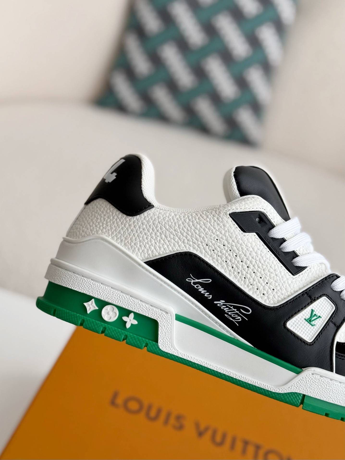 L*V TRAINER SNEAKERS