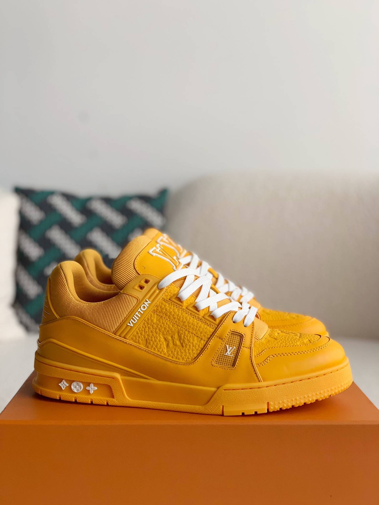 L*V TRAINER Sneakers